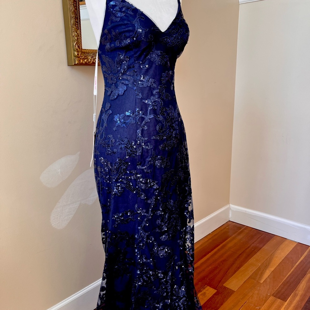 Gorgeous Dark blue size 6 prom dress brand new